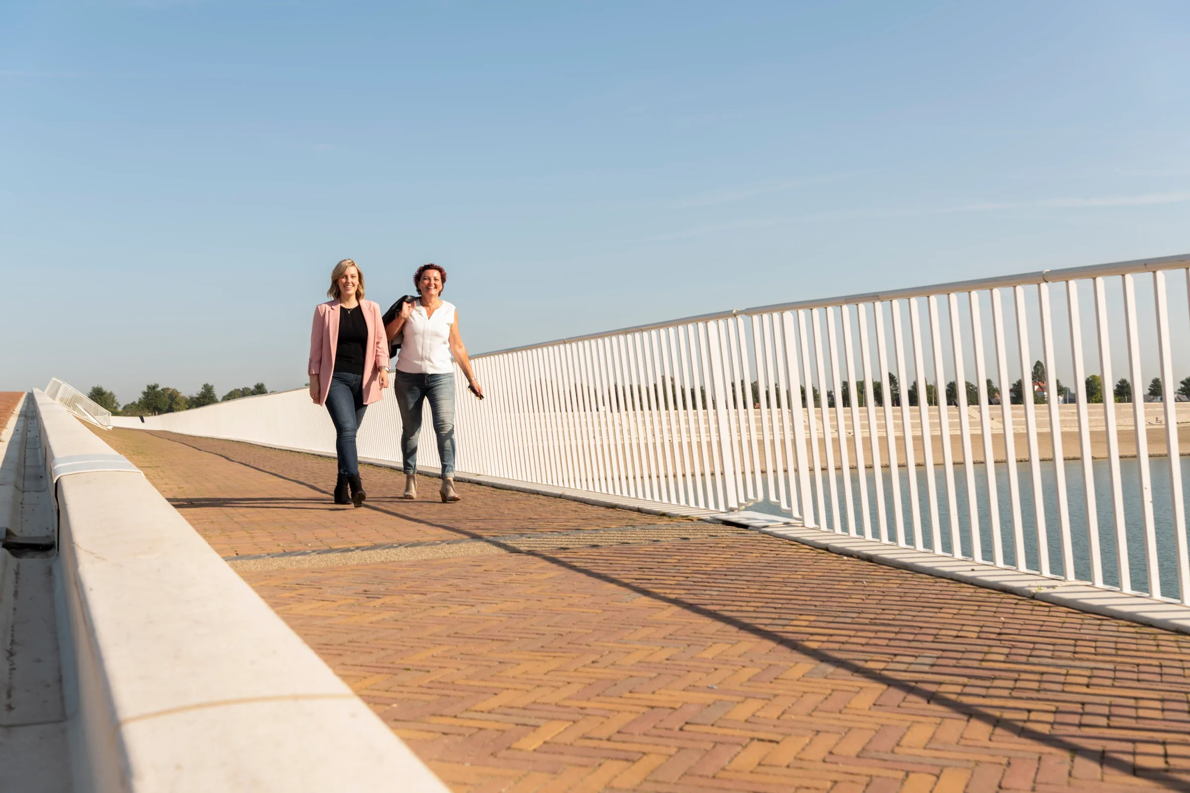 Team LoonBox op de brug De Oversteek in Nijmegen