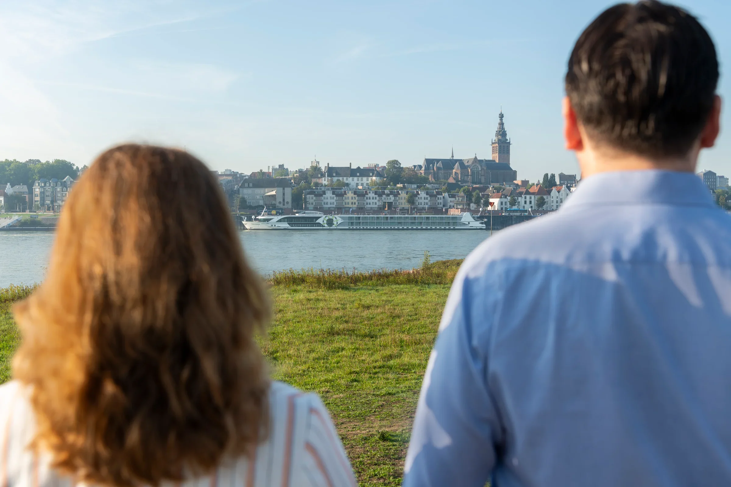 Team LoonBox bij de Waal in Nijmegen